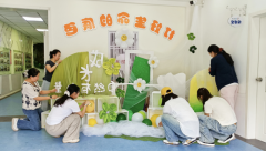 校园还通过线上线下相连系的体例
